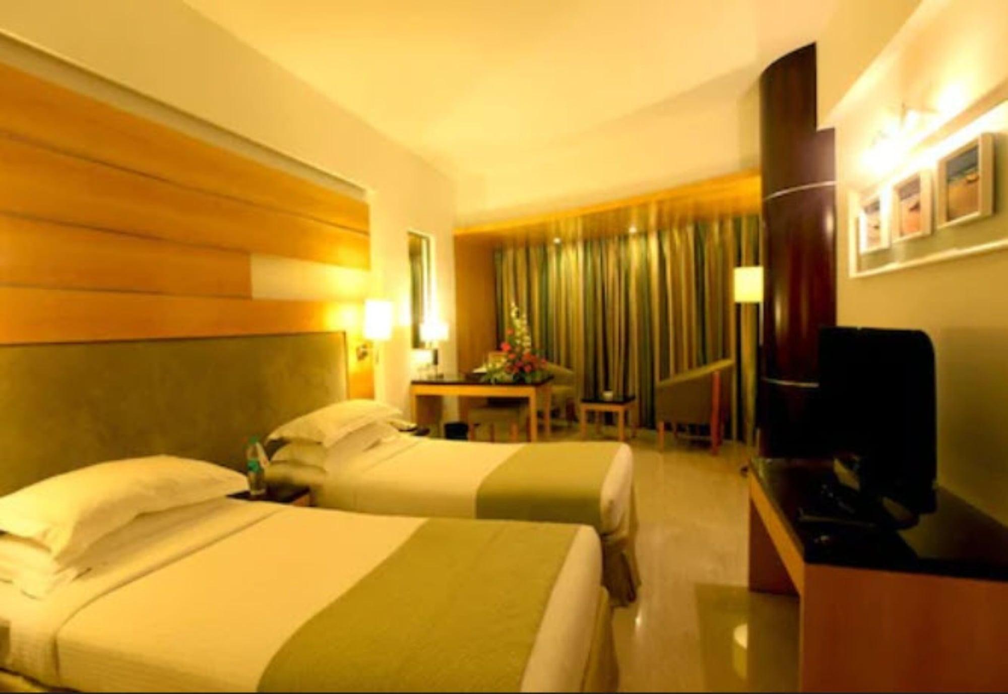 Hotel Peninsula Grand Bombay Exterior foto