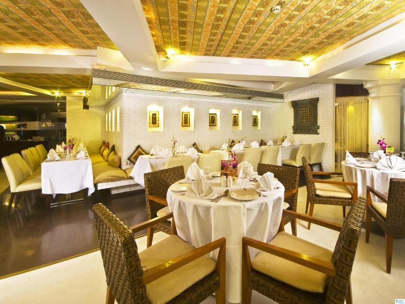 Hotel Peninsula Grand Bombay Exterior foto