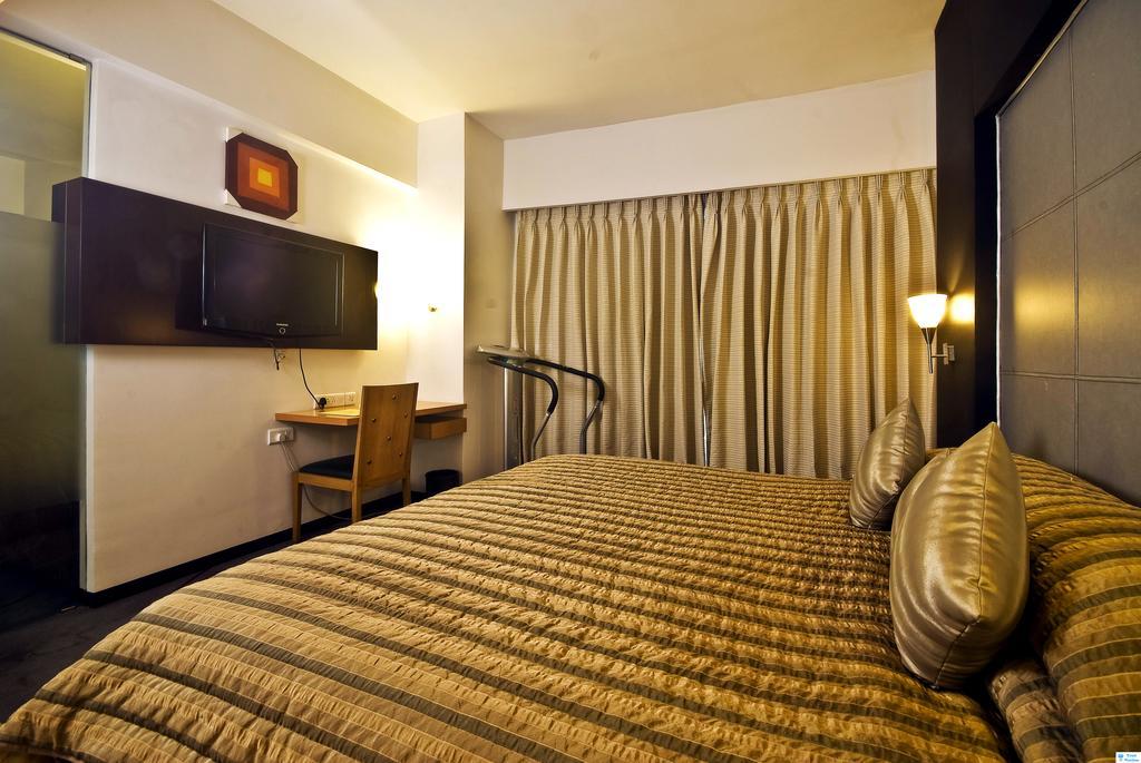 Hotel Peninsula Grand Bombay Exterior foto